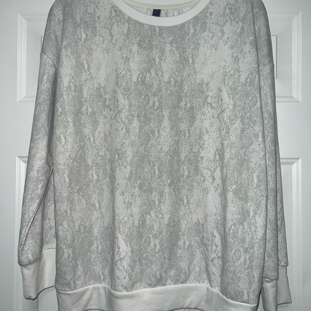 Mondetta Light Gray Patterned Top‎